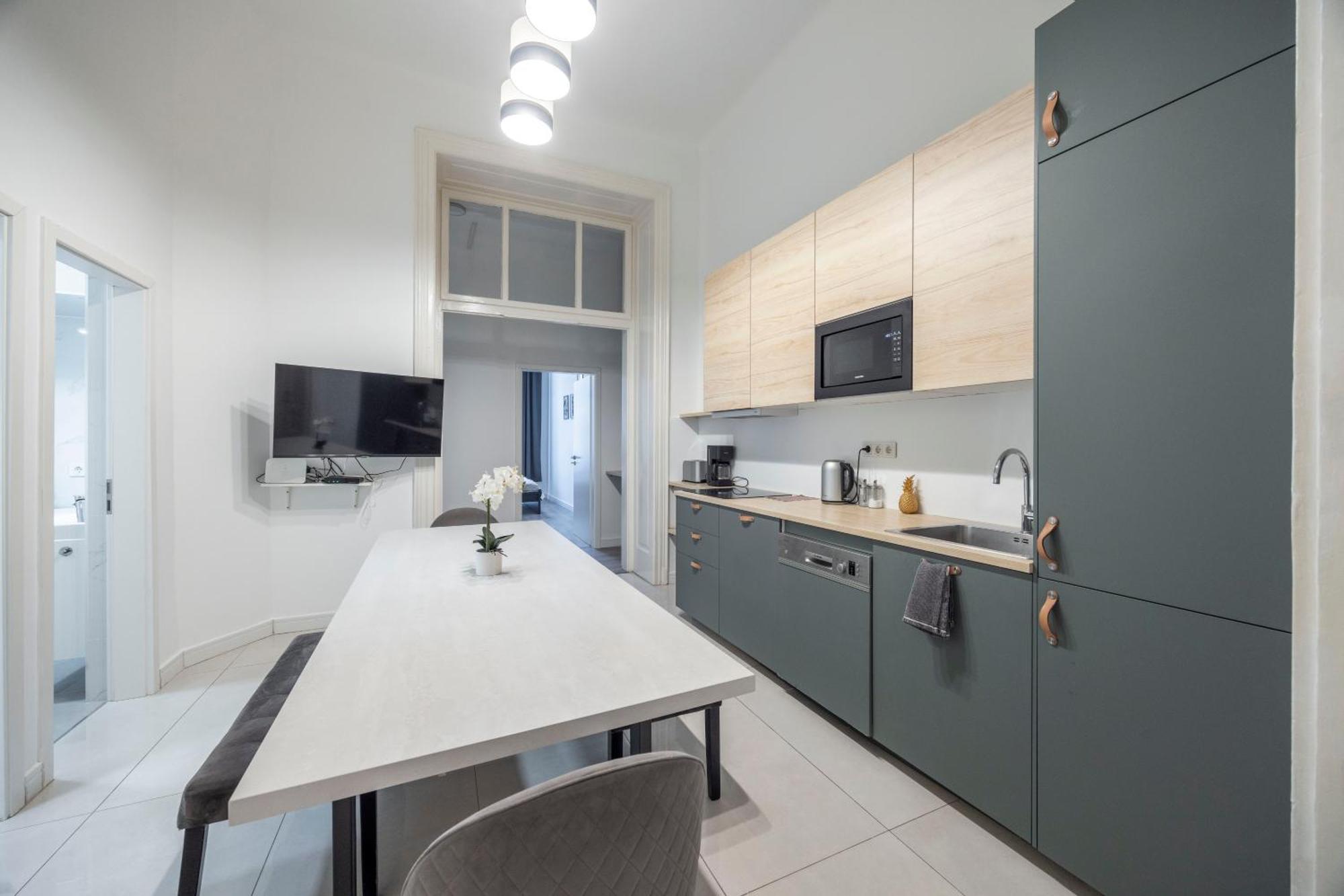 Spacious Cozy Home With 4Bedroom In The Heart Of Bp Budapeszt Zewnętrze zdjęcie